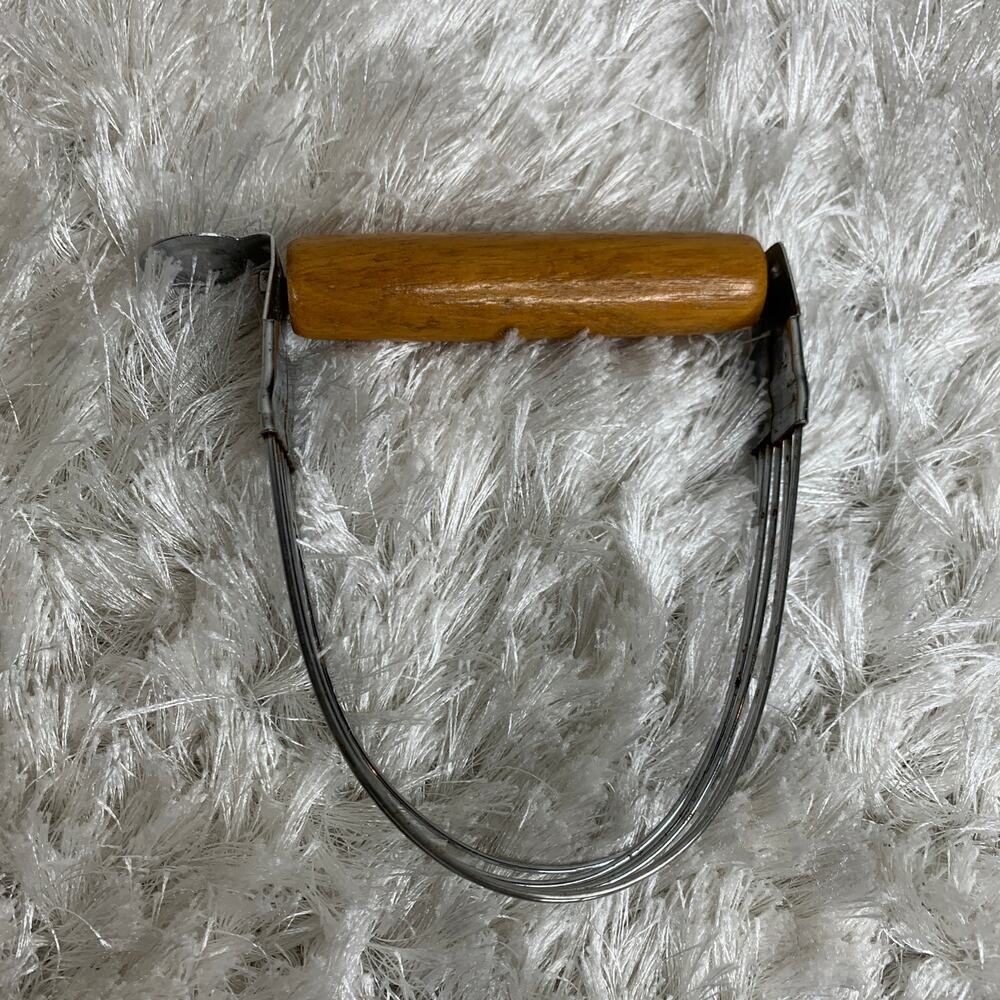 Vintage Taiwan Pastry Blender Cutter Wood Handle